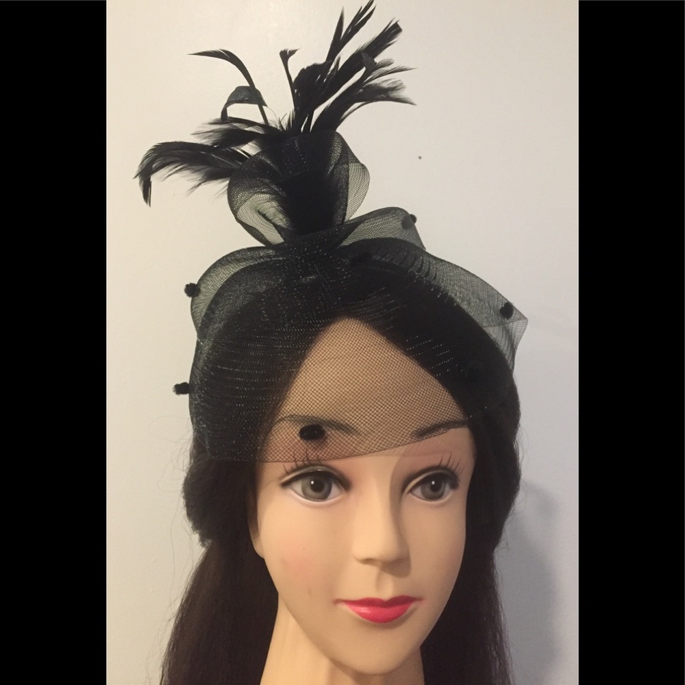Brand New Ladies Mesh/Feather Hat